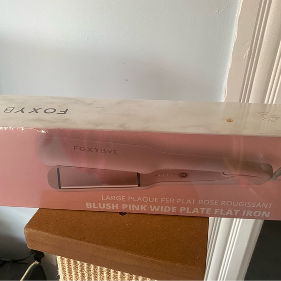 FoxyBae Flat Iron - Picture 2 of 3